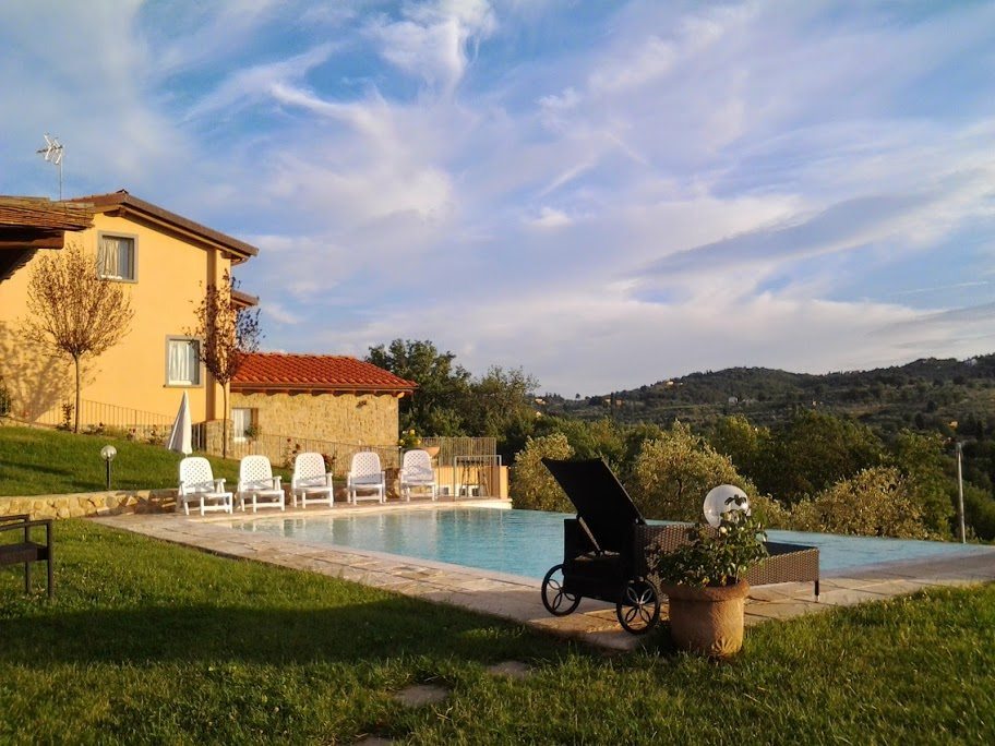 house with pool in Tuscany